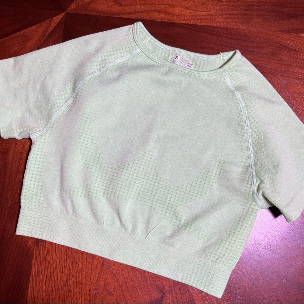Green Short Sleeve Crop Athletic type top SMALL